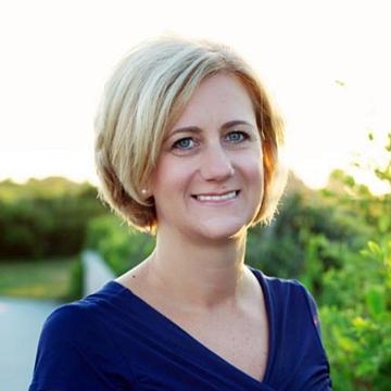 Headshot of Stephanie Diorio